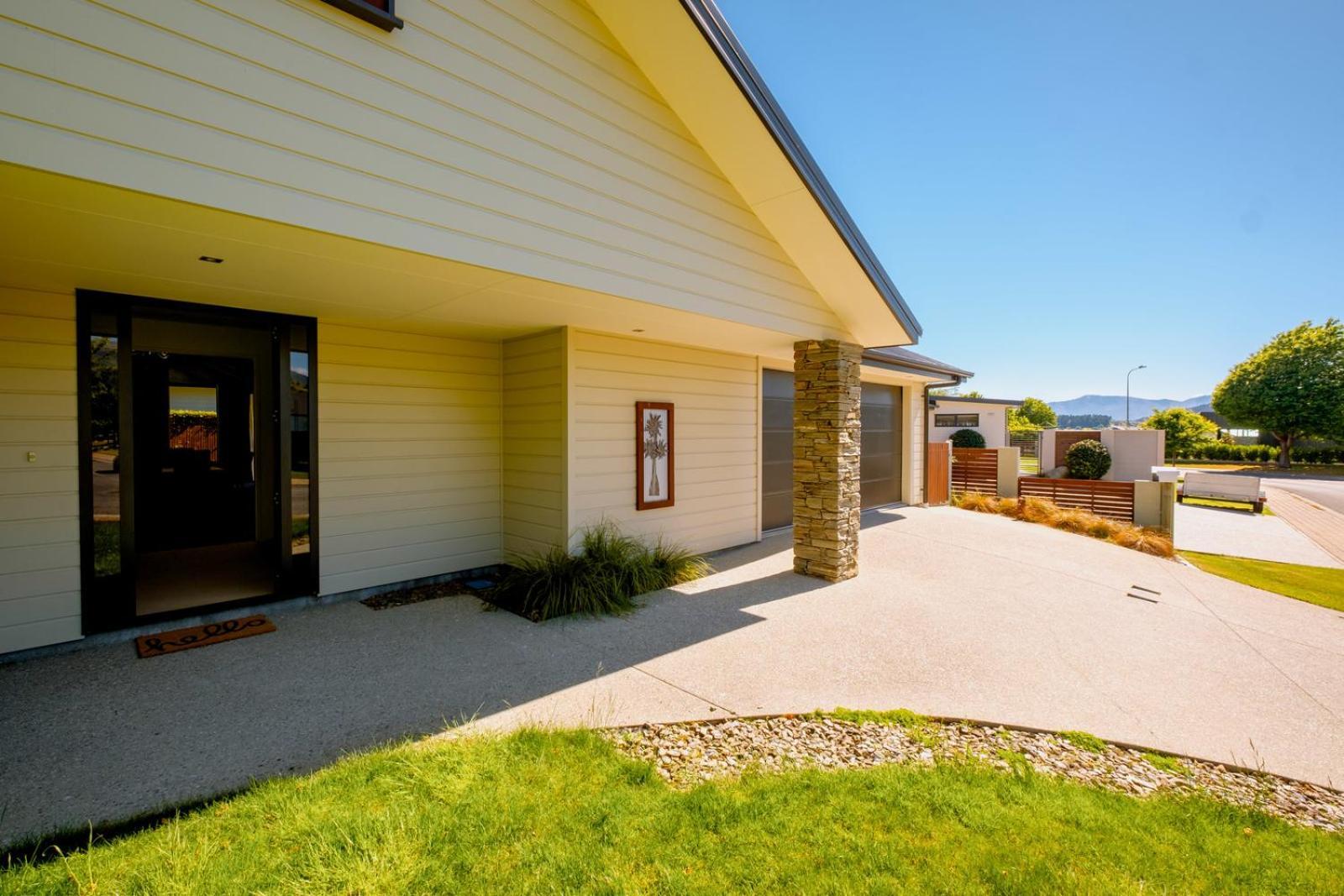 Roys Bay Lodge - Wanaka Holiday Home Ngoại thất bức ảnh